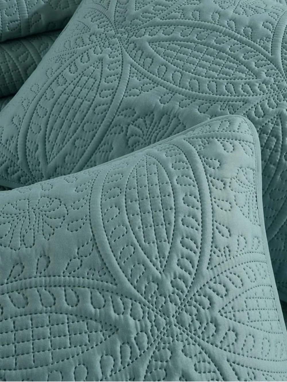 Quilted oversized queen 3 piece bedspread blue